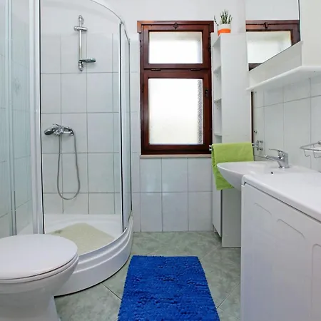 Olive's Garden House - Three Bedroom With Terrace And Sea View بيت للعطل فيلا لوكا