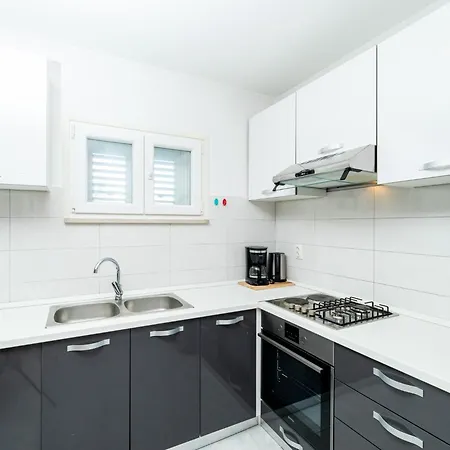 Olive's Garden House - Three Bedroom With Terrace And Sea View * فيلا لوكا