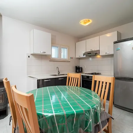 Olive's Garden House - Three Bedroom With Terrace And Sea View بيت للعطل