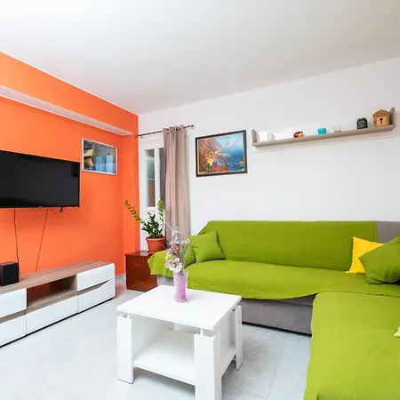 Olive's Garden House - Three Bedroom With Terrace And Sea View * فيلا لوكا