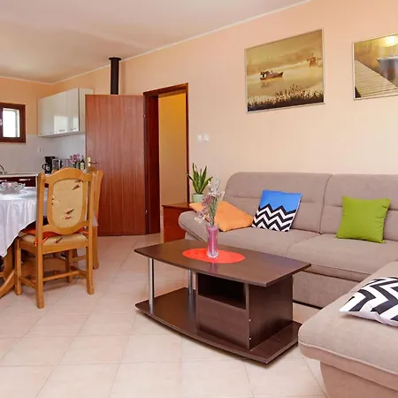 Hébergement de vacances Olive's Garden House - Three Bedroom With Terrace And Sea View