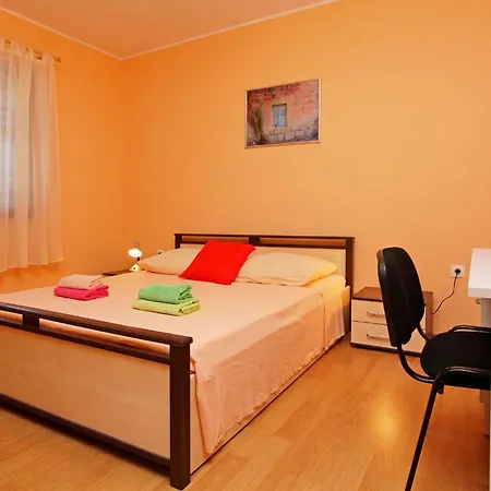 Olive's Garden House - Three Bedroom With Terrace And Sea View *