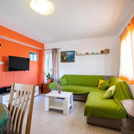 Olive's Garden House - Three Bedroom With Terrace And Sea View