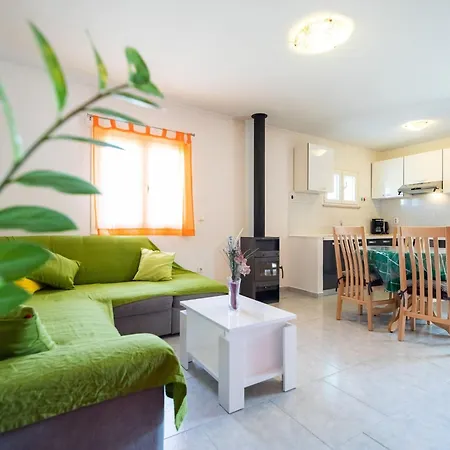 Olive's Garden House - Three Bedroom With Terrace And Sea View Holiday home *