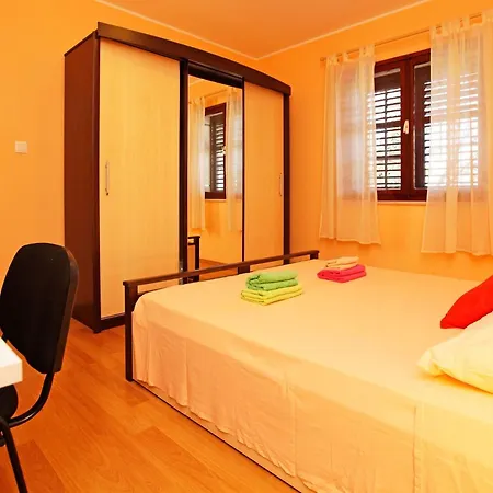 Olive's Garden House - Three Bedroom With Terrace And Sea View Hébergement de vacances Vela Luka