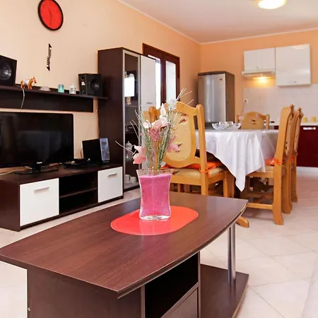 Olive's Garden House - Three Bedroom With Terrace And Sea View