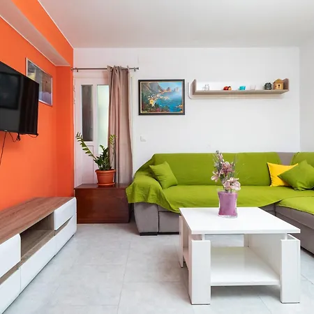 Olive's Garden House - Three Bedroom With Terrace And Sea View